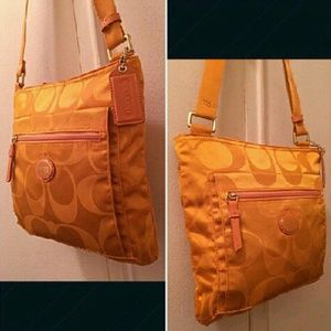 🌻Coach Getaway Signature Messenger🌻