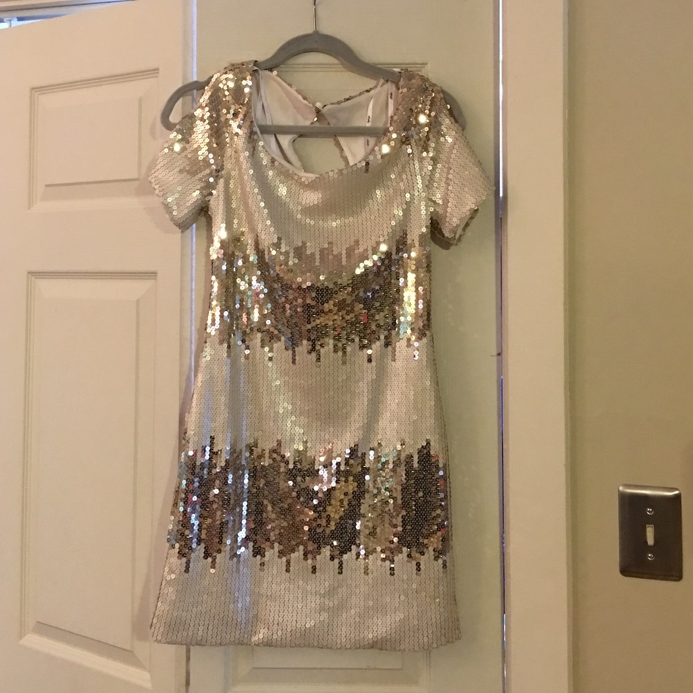 Boutique sequence cold shoulder dress