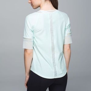 🍋 lululemon mesh var-city mesh shirt mint green