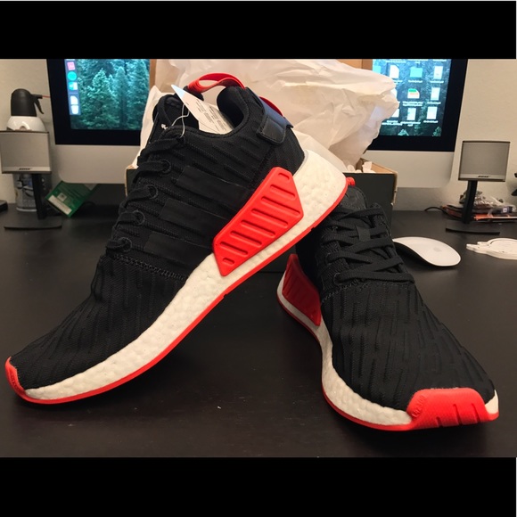 Adidas NMD R2 Primeknit shoe size 8.5 black/red - Picture 1 of 4