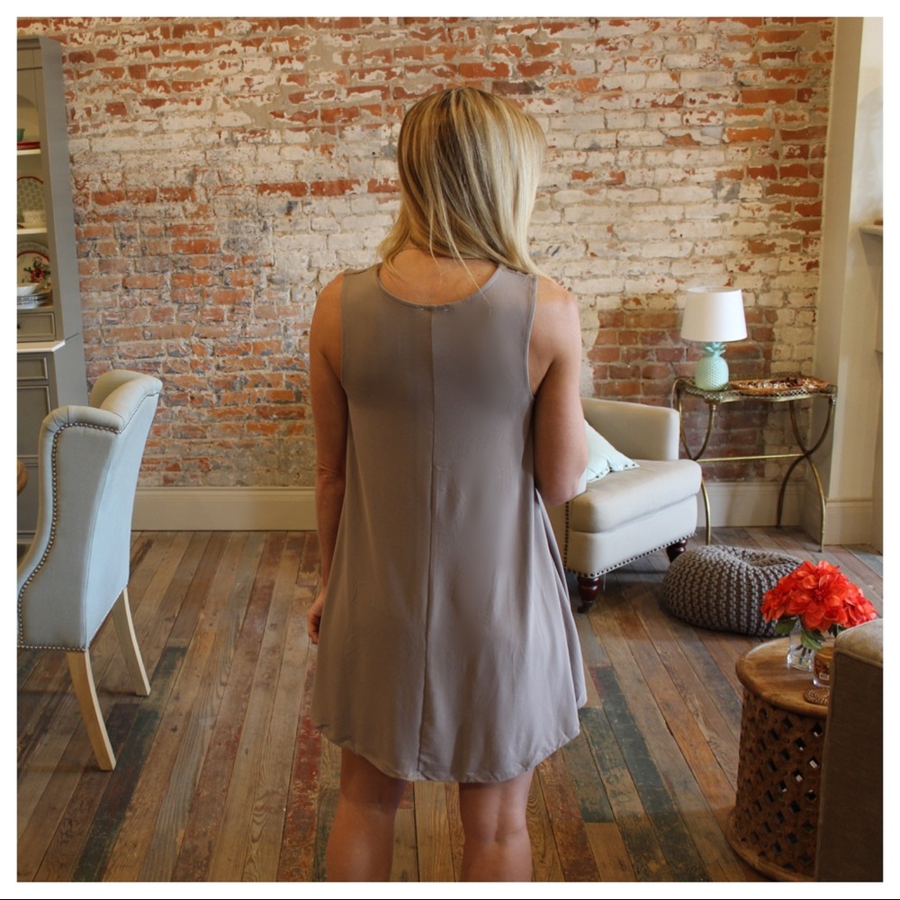 Taupe sleeveless swing dress - Picture 2 of 2