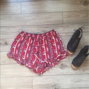 NWOT tribal print shorts, size Large