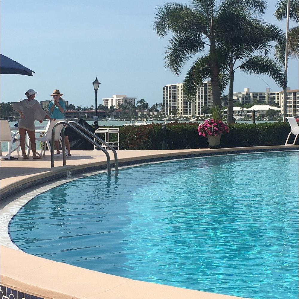 Meet your Posher, Evelyn