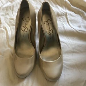 Jessica Simpson pumps