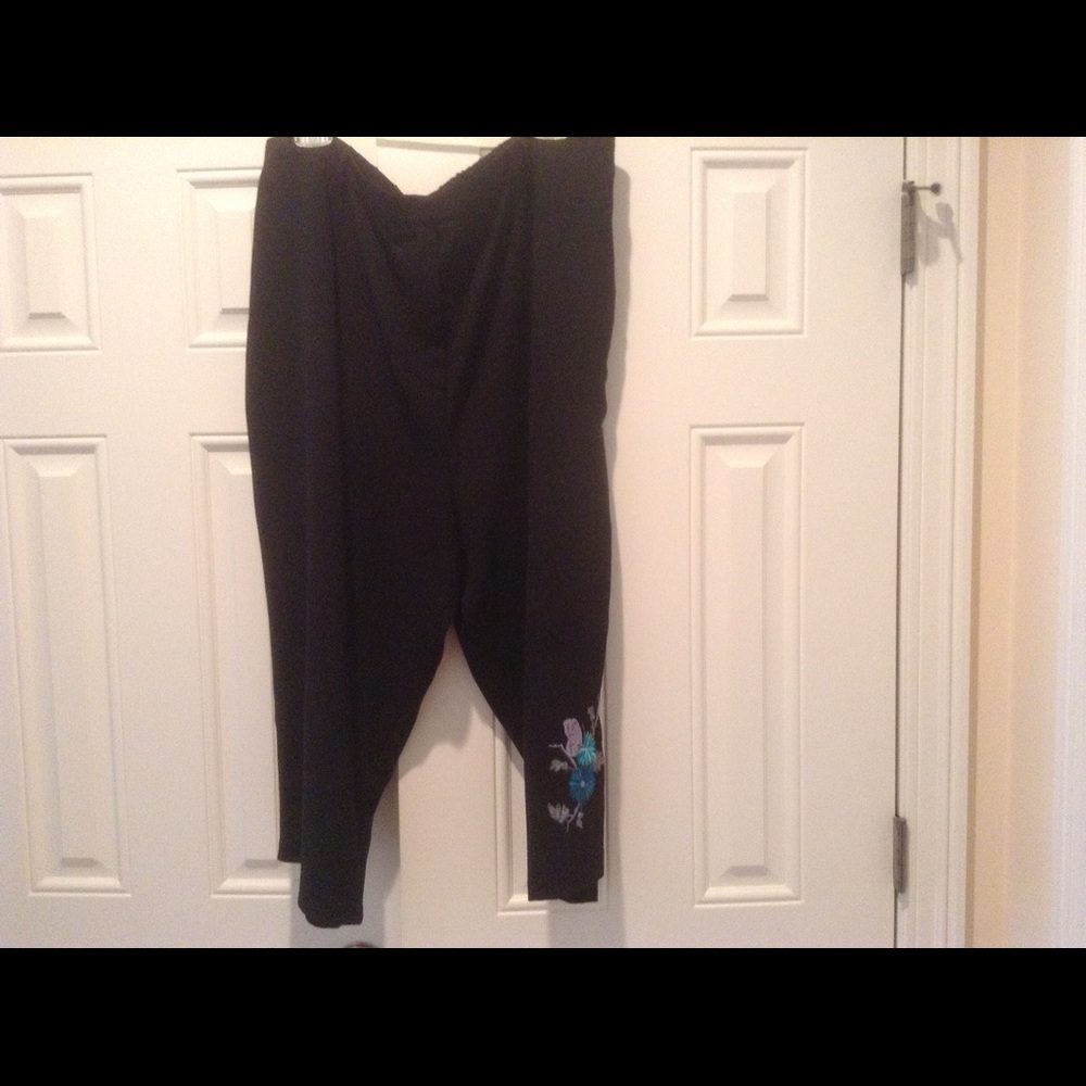 Women Black Capris