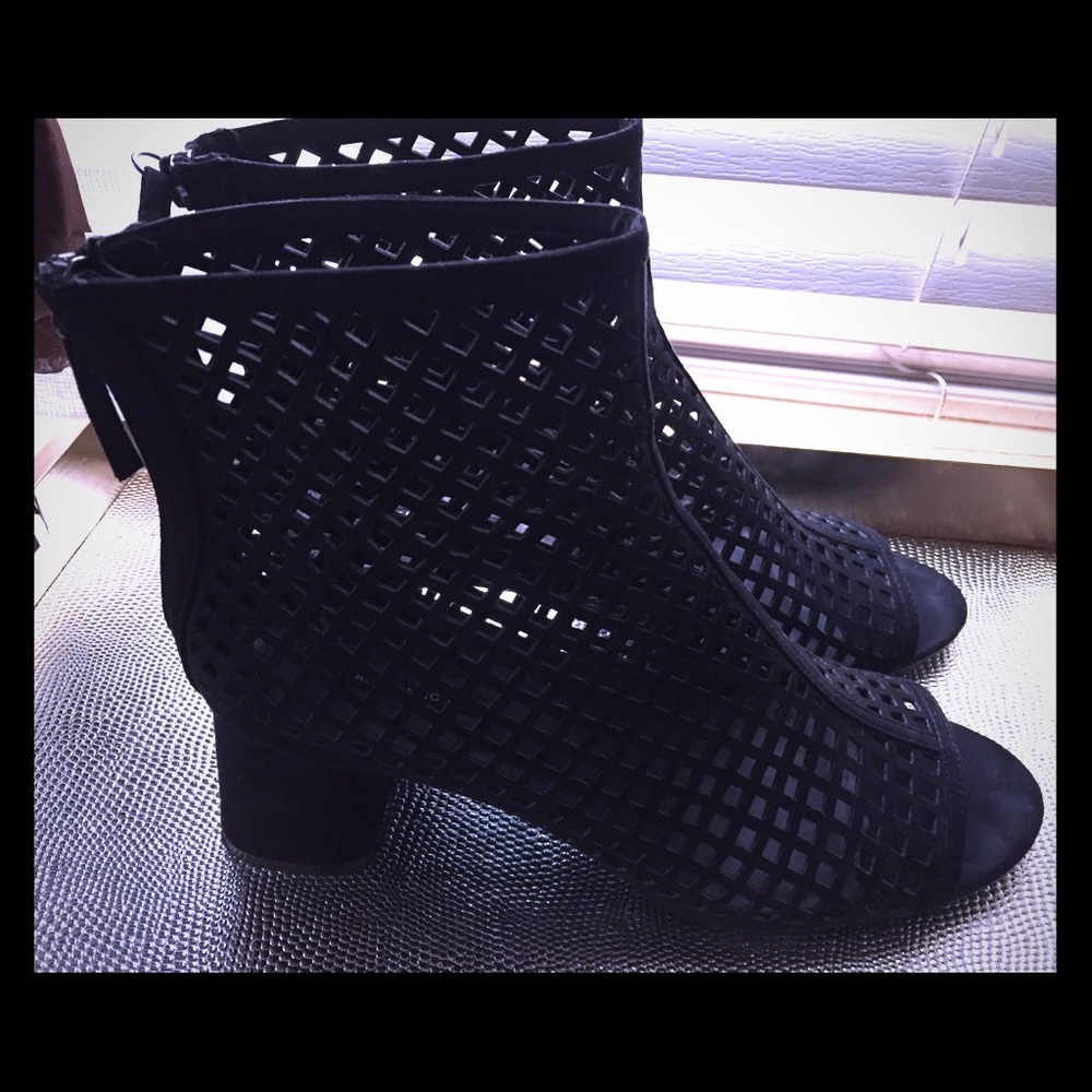 Caged block heel booties!