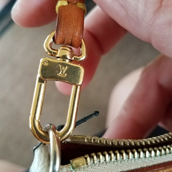 🌼🌷SOLD/ Authentic Louis Vuitton pochette🌷🌼 - Picture 4 of 6