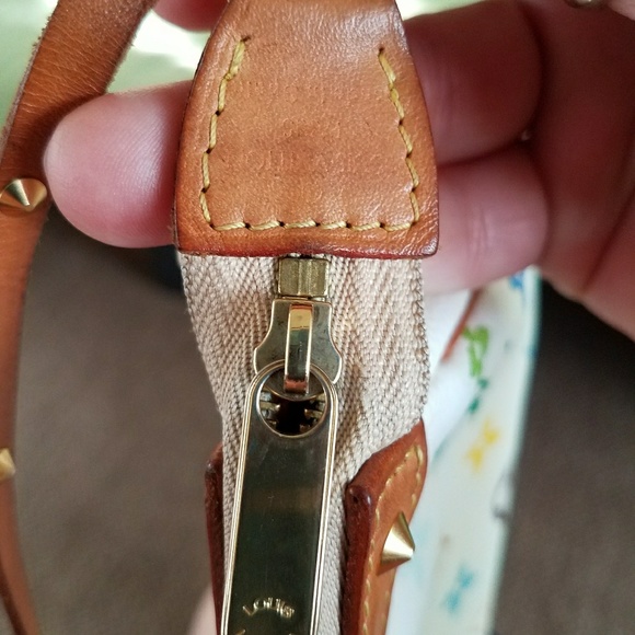 🌼🌷SOLD/ Authentic Louis Vuitton pochette🌷🌼 - Picture 5 of 6