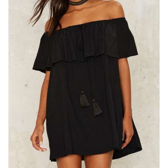 Nasty Gal Dresses & Skirts - Nasty gal off the shoulder dress with pockets!