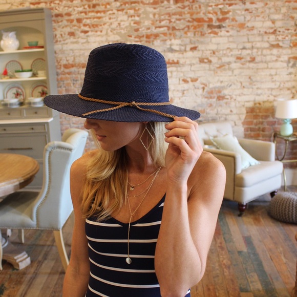 Navy Panama hat with vegan leather trim - Picture 4 of 5
