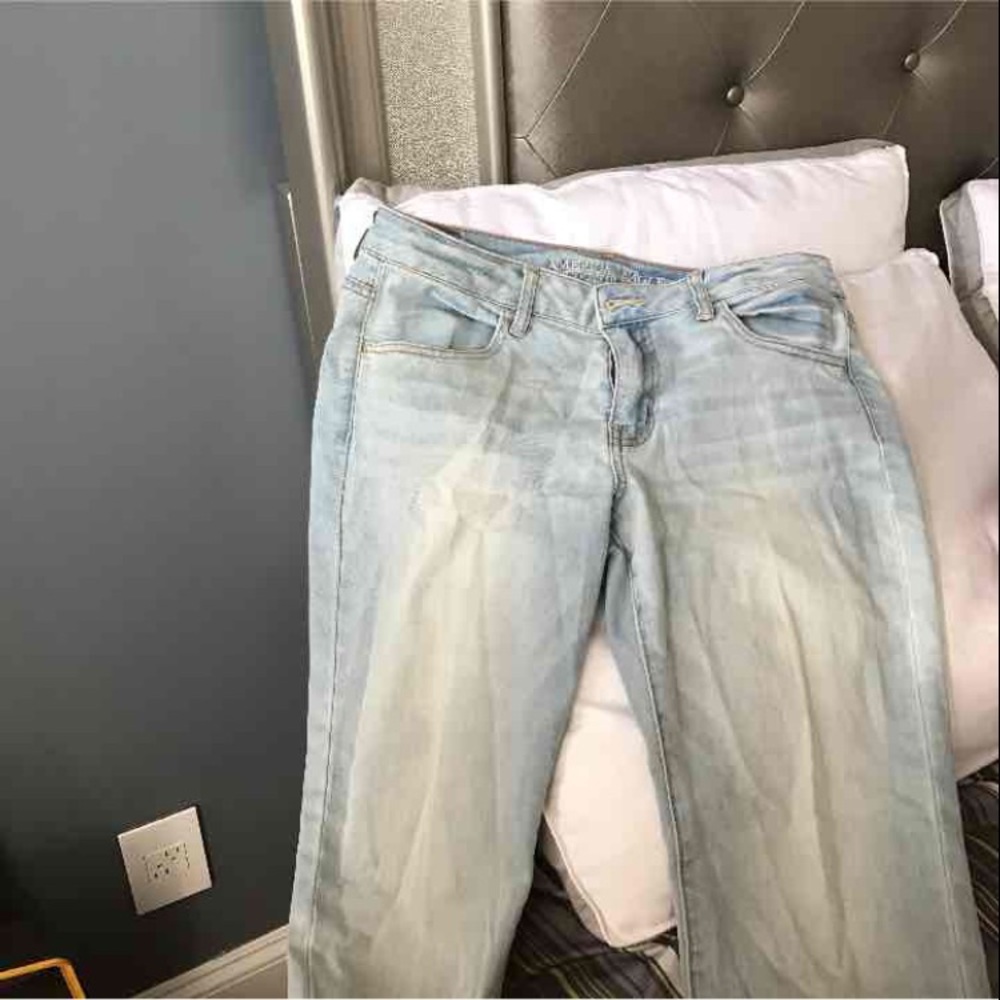 American eagle light blue jeans