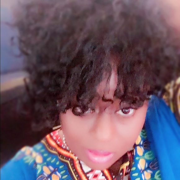 Meet your Posher, Ms Cia - Picture 3 of 3