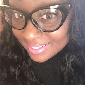 Meet your Posher, Ms Cia