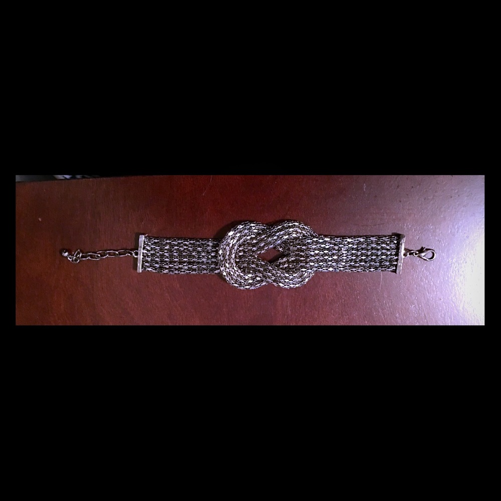 Metal Statement Clasp Bracelet