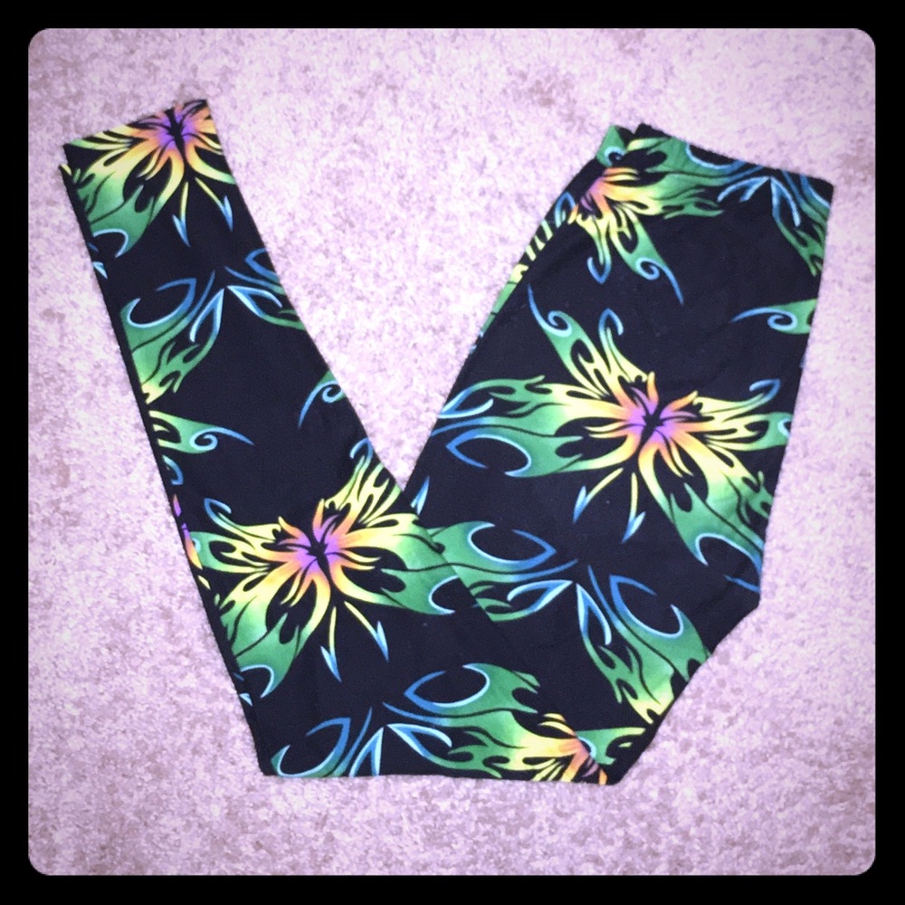 Os butter-soft leggings. Butterfly gardens omg 💖