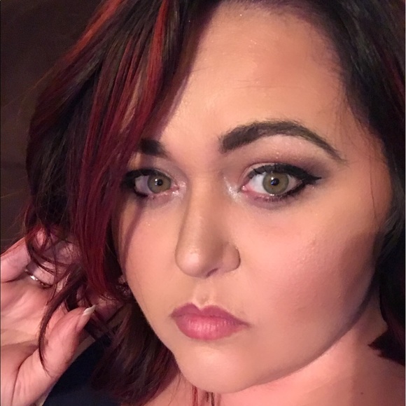 Meet your Posher, Amanda - Picture 1 of 1
