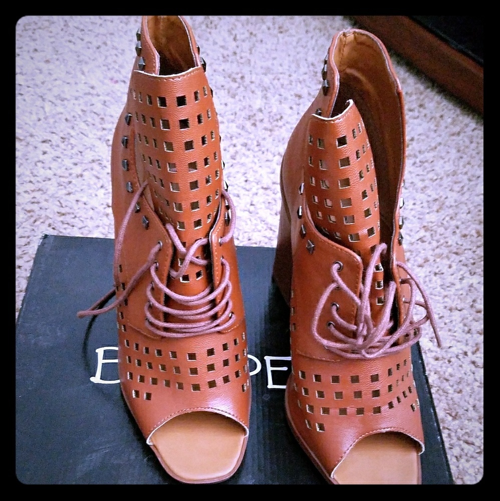 Women's bumper shoe size 8.5