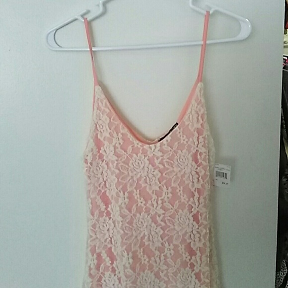 Adorable peachy colored undress with lace shell - Picture 2 of 2