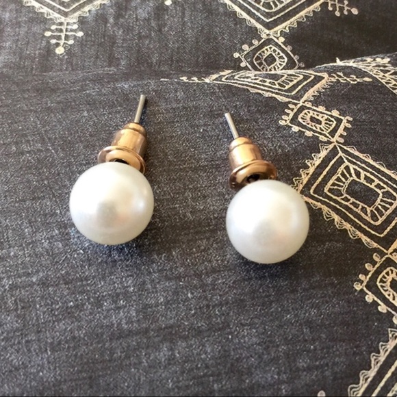❗️SOLD OUT Zara Pearl Earrings NWT - Picture 2 of 3
