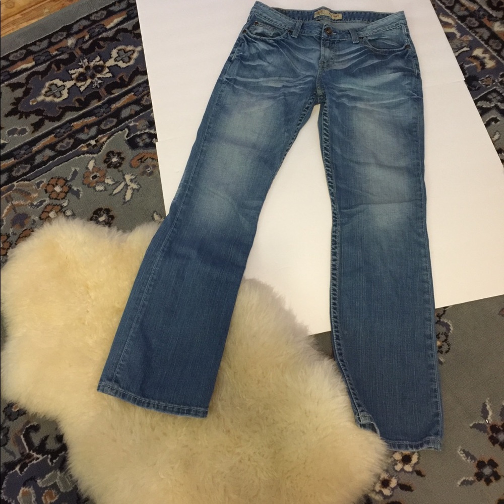 BKE Kate Bootcut Jeans 30x31 1/2. Distressed