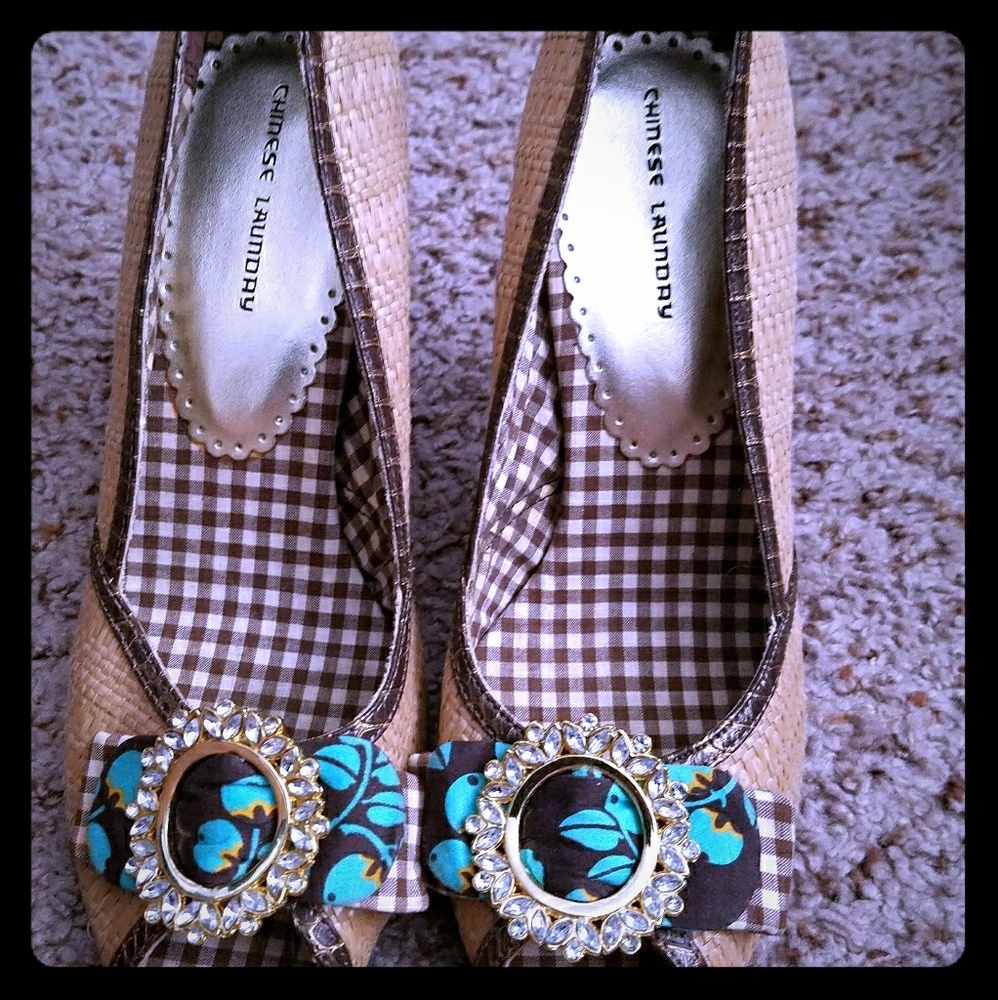 Tan and brown Chinese laundry womens shoe