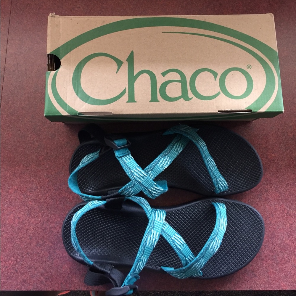 EUC  Chacos with back strap single strap