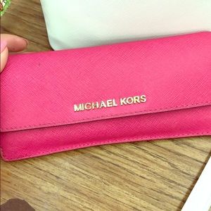 MK WALLET FOR SALE 💕