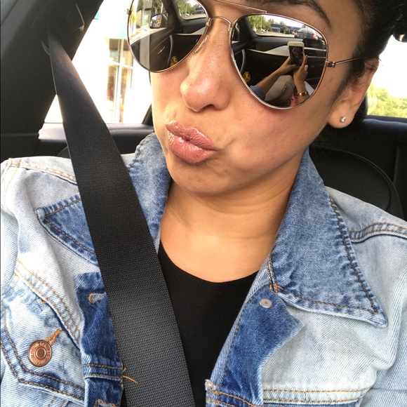 Meet your Posher ❤️ - Picture 4 of 4