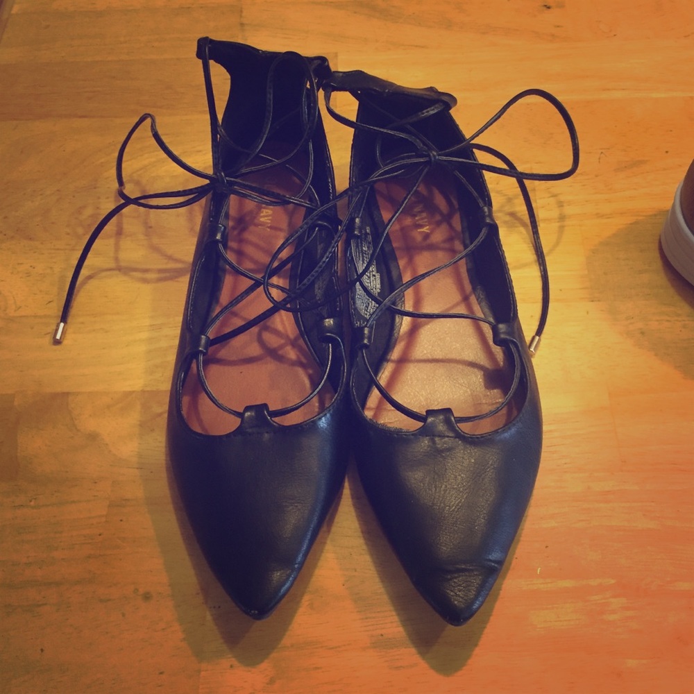 Black lace up flats!
