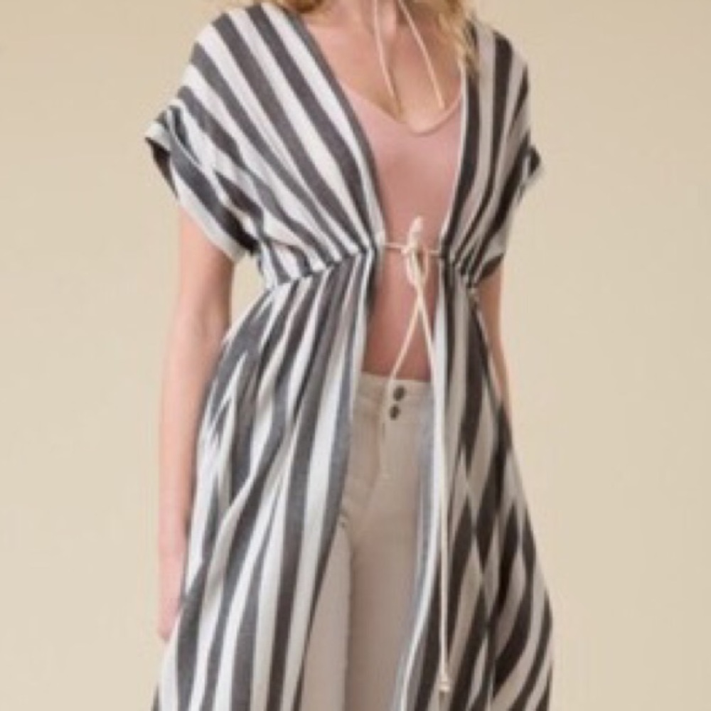 ✨LAST ONE ✨open gorgeous tie at the waist jacket - Picture 4 of 6