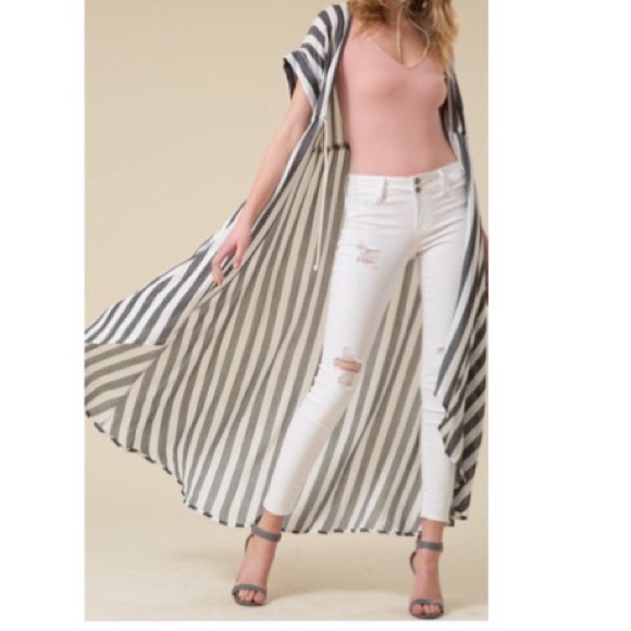 ✨LAST ONE ✨open gorgeous tie at the waist jacket - Picture 2 of 6