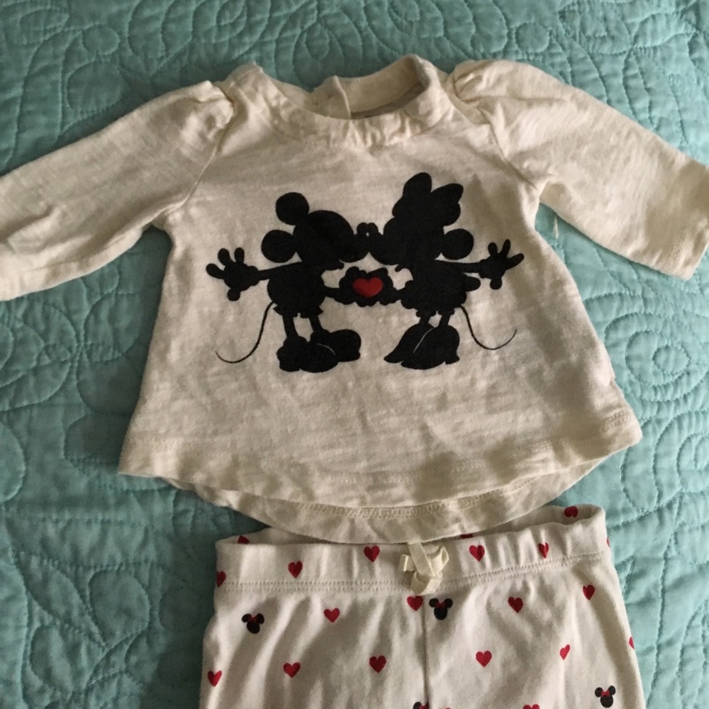 Baby gap Mini Mouse and Mickey Kissing ❤