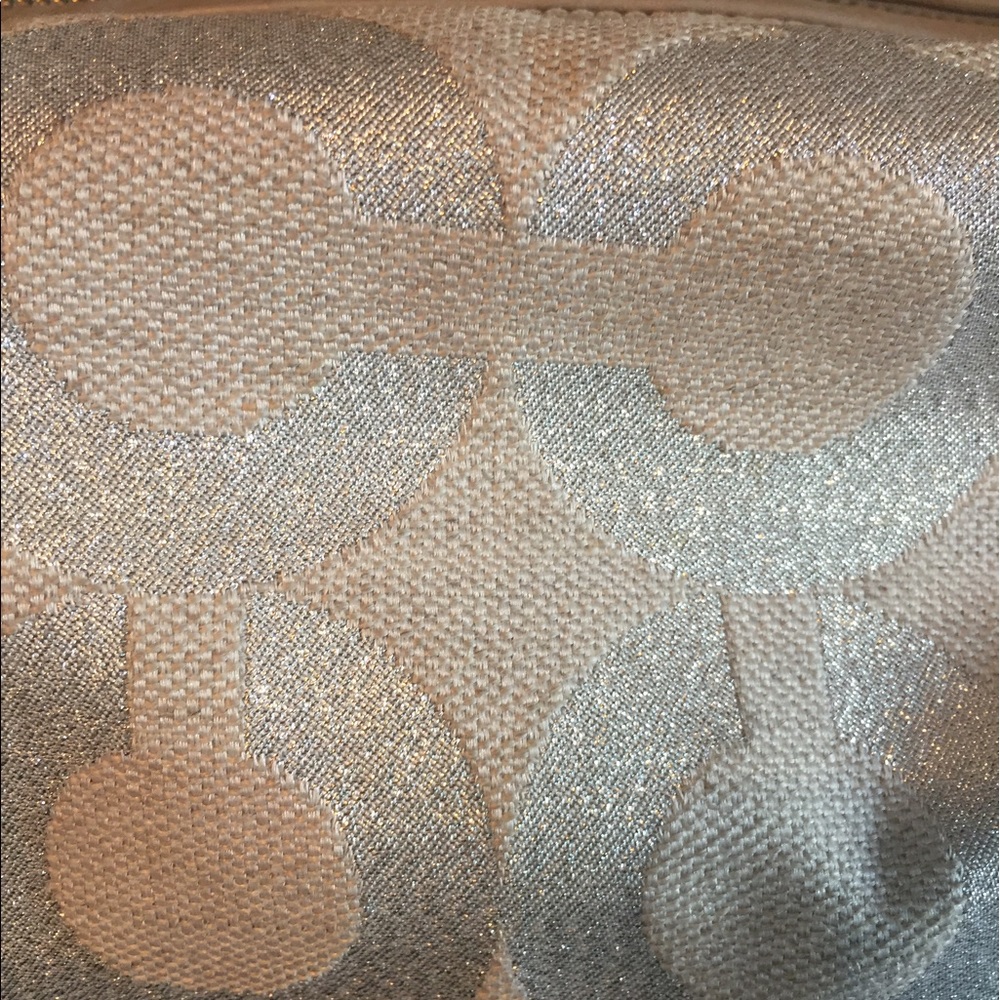 Coach Purse 👛 - Picture 2 of 4