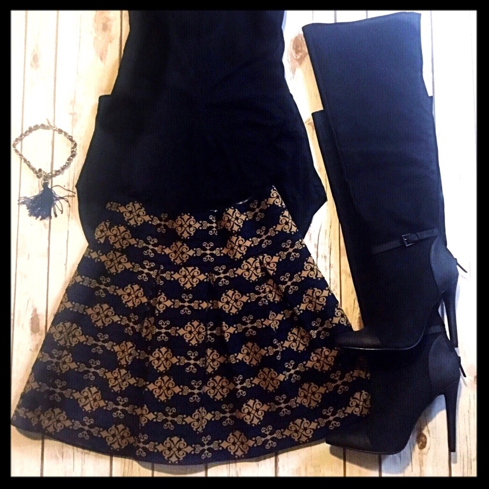 Wow couture navy and gold skirt, size L, NWOT.