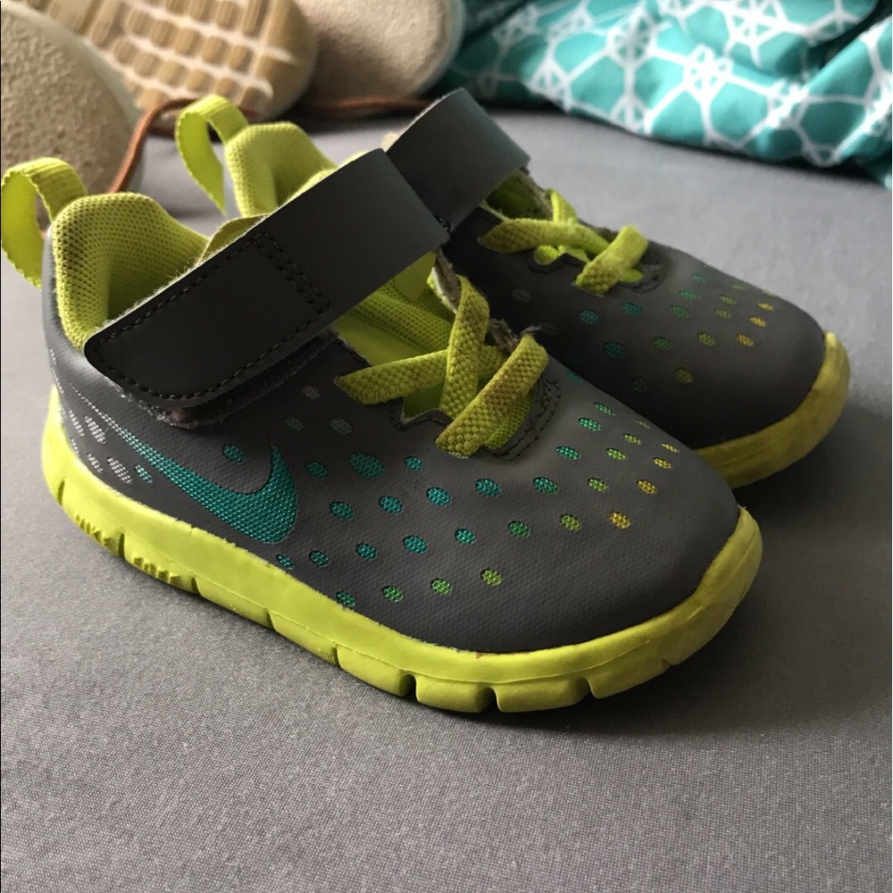 Nikes size 5 baby