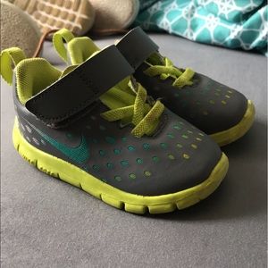 Nikes size 5 baby