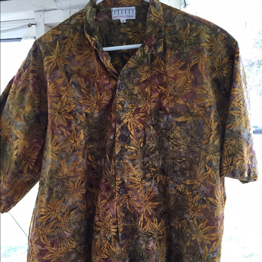Many Hands Trading Hawaiian Batik Shirt size XL