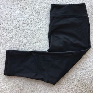 Black Capri Fabletics Leggings