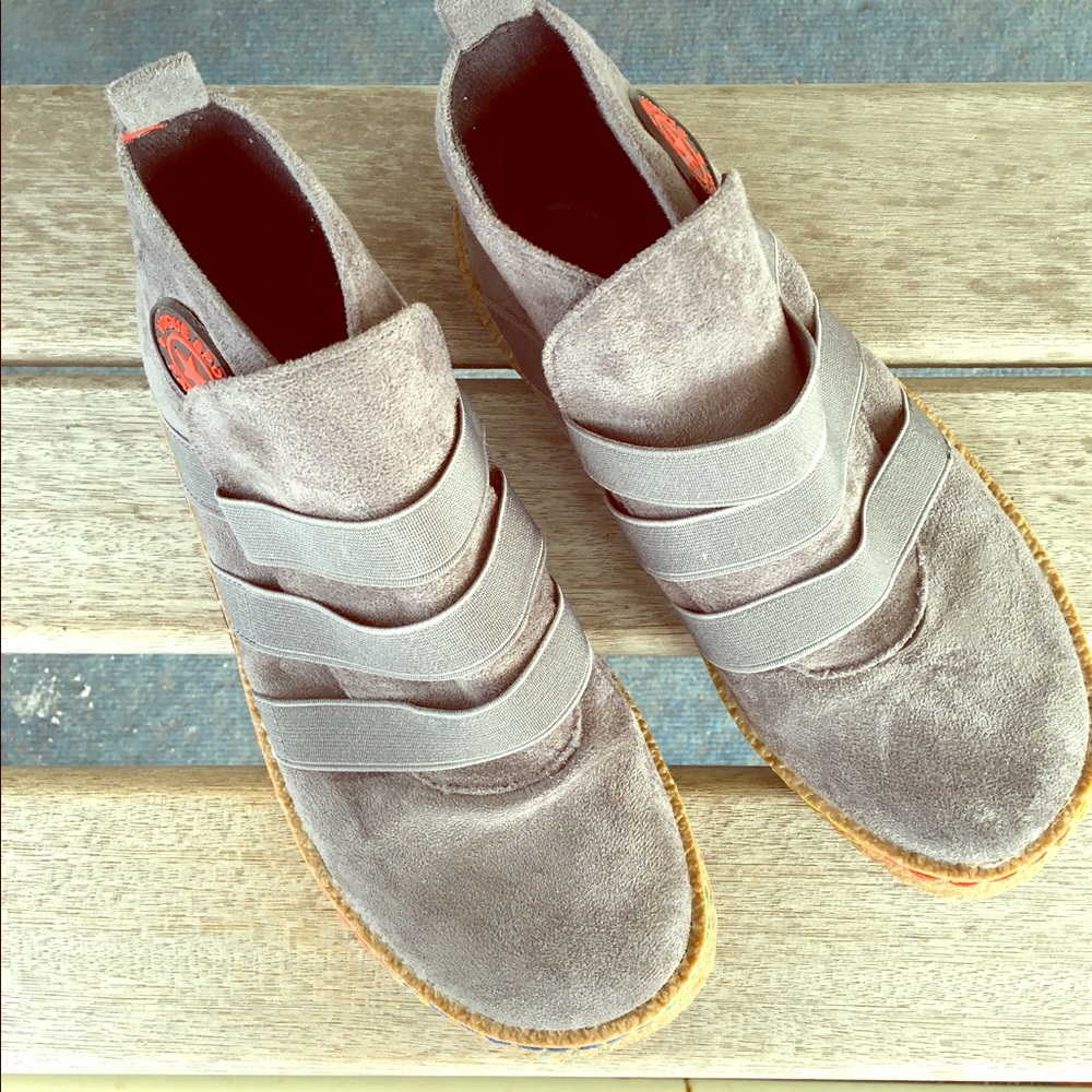 EUC Grey booties size 40