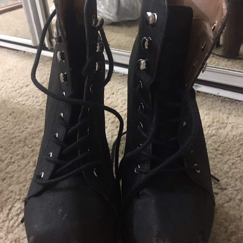 BLACK BOOTIE