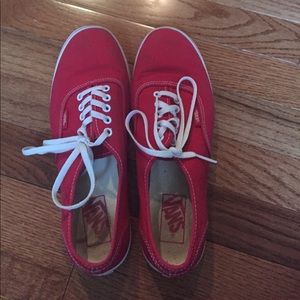 Low top red vans (m 7.5 w 9)