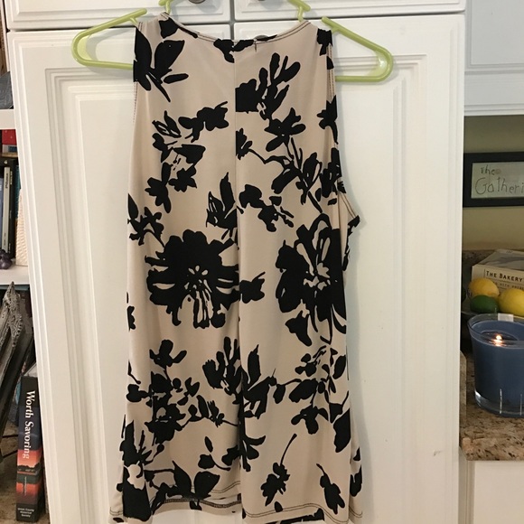 Carole Little sleeveless top--non-smoking home - Picture 3 of 3