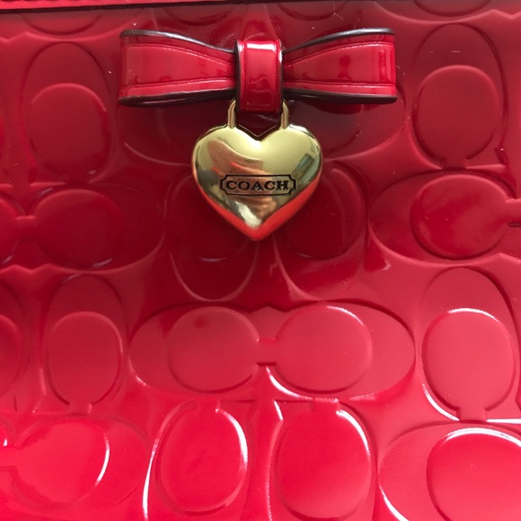 Coach patent embossed red liquid gloss wristlet - Picture 4 of 8