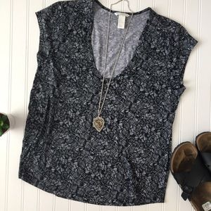 H&M scoopneck black and white tee! Large H&M scoopneck black and white tee! Large