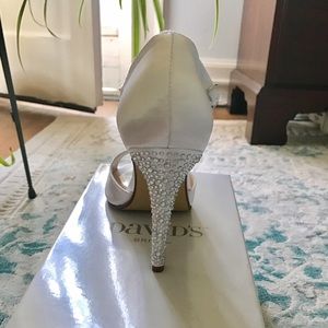 Rhinestone dyeable heels, 8