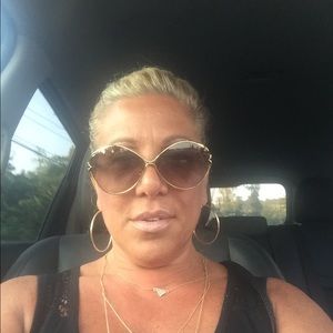 Meet your Posher, April