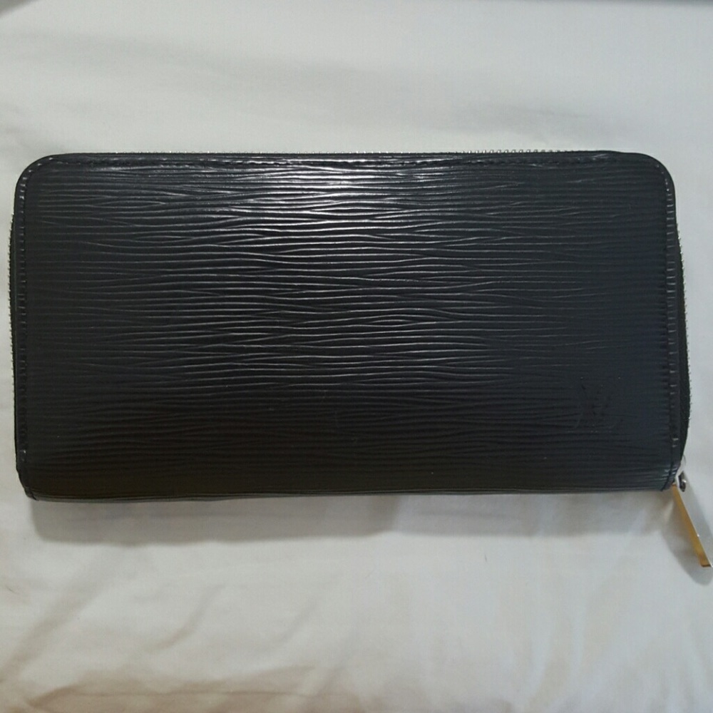 Louis Vuitton black Epi leather zippy wallet