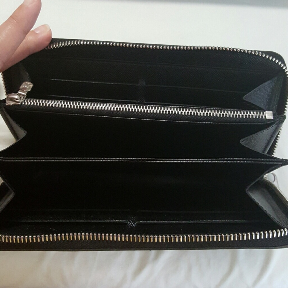 Louis Vuitton black Epi leather zippy wallet - Picture 2 of 5