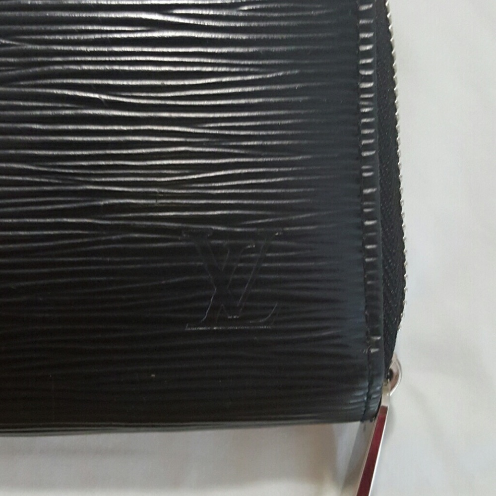 Louis Vuitton black Epi leather zippy wallet - Picture 4 of 5