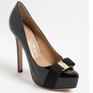 ⚠️FLASH SALE⚠️ Salvatore Ferragamo "Trilly" Pumps
